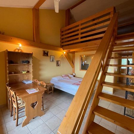Auberge La Ferme De Ferrieres Анси Екстериор снимка